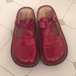 Red Alegria mules